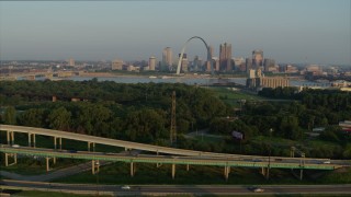 DX0001_000969 - 5.7K aerial stock footage of light traffic on I-55 and the Gateway Arch at sunrise, Downtown St. Louis, Missouri