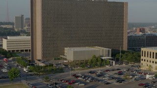 DX0001_001228 - 5.7K aerial stock footage of a stationary view of a government office building at sunrise, Downtown Kansas City, Missouri