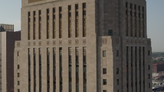 DX0001_001251 - 5.7K aerial stock footage of a reverse view of a tall courthouse building at sunrise, Downtown Kansas City, Missouri