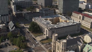 DX0002_184_023 - 5.7K aerial stock footage ascend over church and focus on courthouse, Downtown Memphis, Tennessee