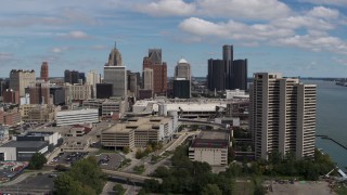 DX0002_189_009 - 5.7K aerial stock footage focus on skyline in the distance during descent and flyby apartment complex, Downtown Detroit, Michigan