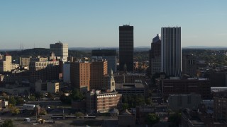 DX0002_209_010 - 5.7K aerial stock footage of descending past apartment building and skyline, Downtown Rochester, New York